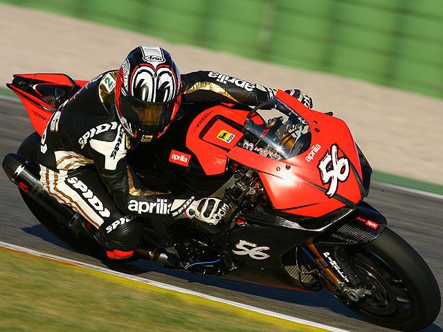 Shinya Nakano se estrena con la Aprilia RSV4