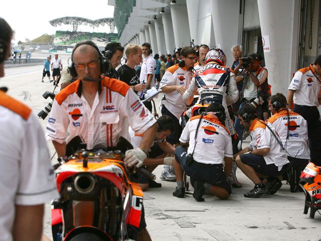 Honda asegura a Montilla que seguirá en MotoGP