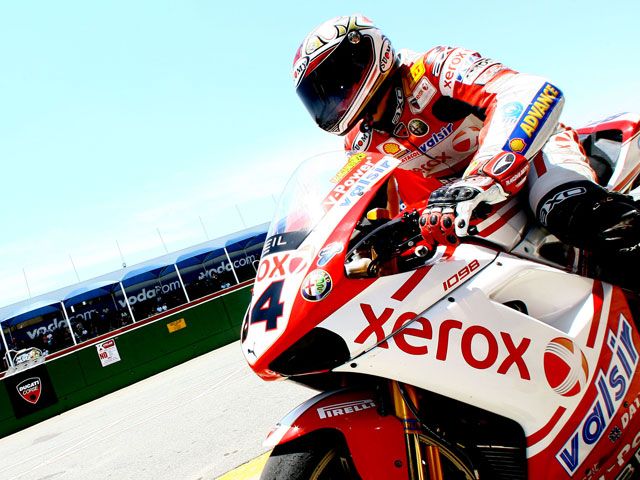 Tres de tres para Fabrizio (Ducati) en los entrenamientos SBK de Kyalami