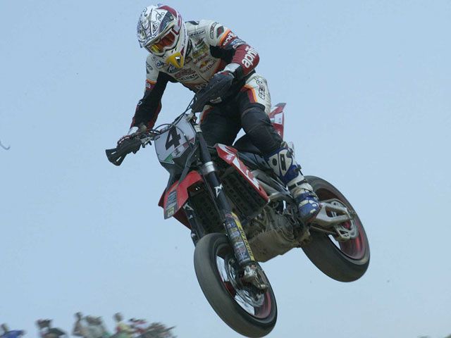 Chris Iddon deja Aprilia en el Mundial de Supermotard