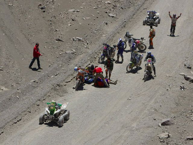 Dakar 2009 (clase Quad): Avendaño y Peña auxilian a Guerrero