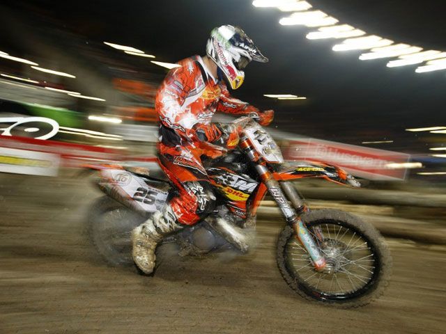 Iván Cervantes (KTM) gana el Enduro Indoor de Génova