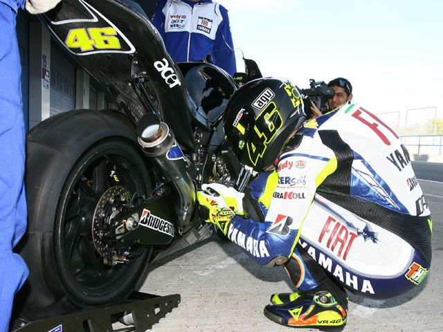 Estreno de la Yamaha de MotoGP de Rossi y Lorenzo