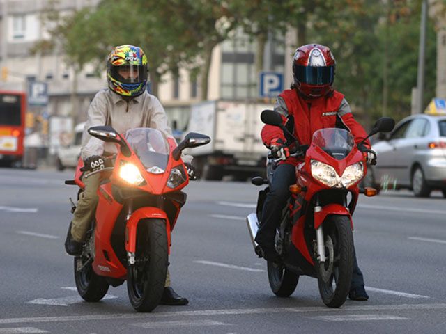 Las motos infractoras en Barcelona serán grabadas en vídeo