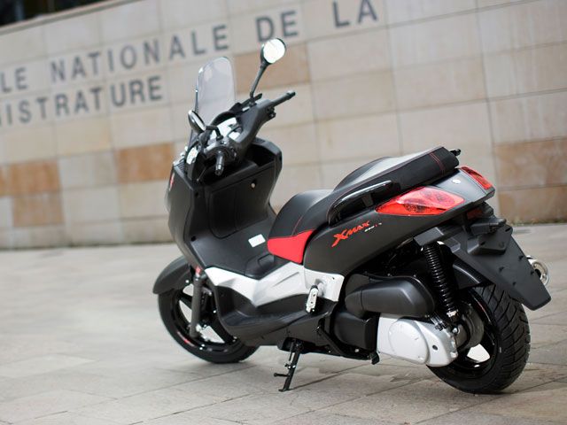 Nuevo Yamaha Black X-Max 125/250