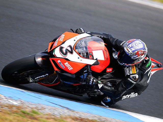 Max Biaggi confirma el buen nivel de Aprilia en el test de Phillip Island