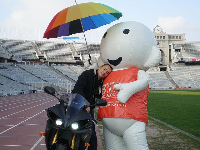 Jorge Lorenzo apoya a Barcelona 2010