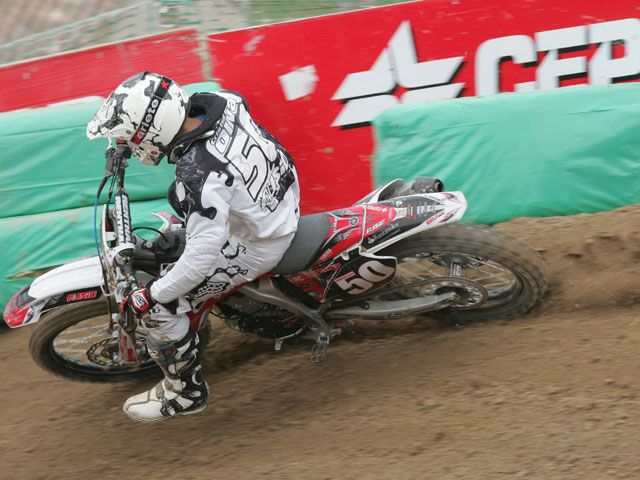 Oliva (Yamaha) logra su primera victoria de la temporada en MX2
