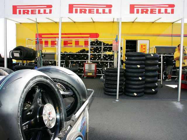Pirelli, "Fabricante del año en 2009"