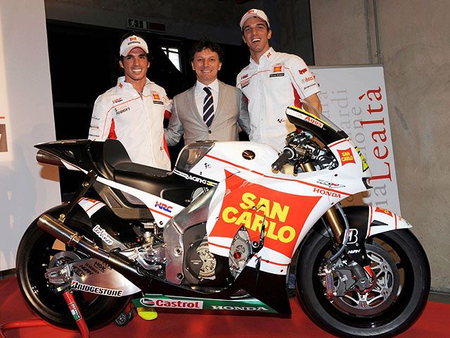Puesta de largo del San Carlo Honda Gresini en Milán Puesta de largo del San Carlo Honda Gresini en Milán