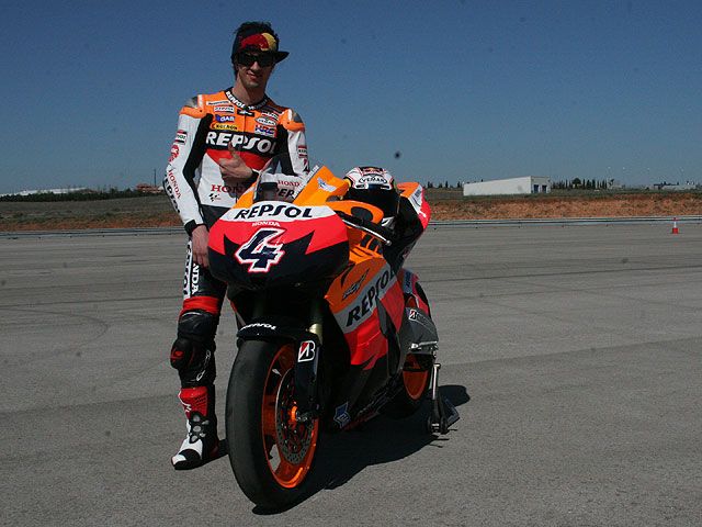 Repsol presenta su campaña publicitaria de 2009 con Andrea Dovizioso