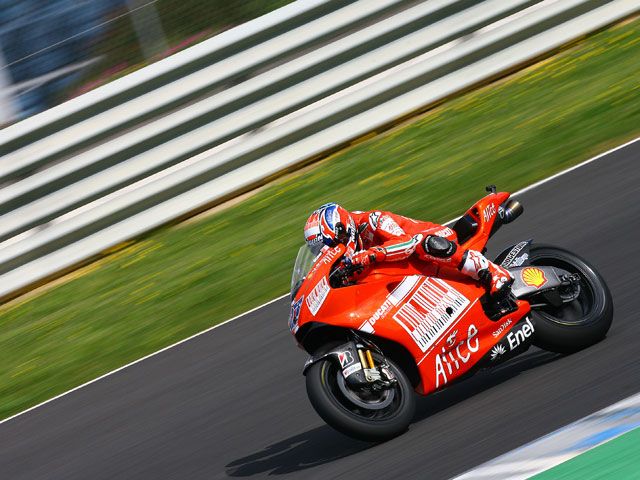 Stoner (Ducati) vence en el "Gran Premio 0" de Jerez