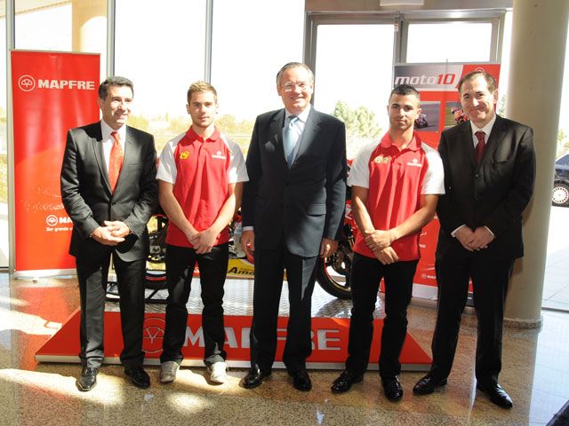 El Mapfre Aspar Team de Motociclismo visita la sede social de la aseguradora