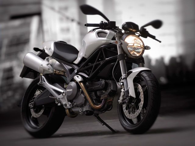 La Monster 696 reduce su precio