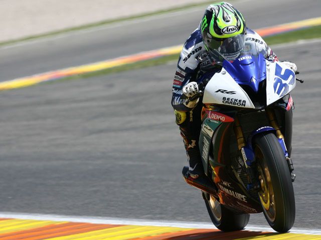 Un neumático defectuoso de Lascorz sirve la victoria a Crutchlow