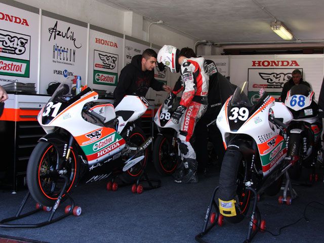 Los pilotos del CEV entrenan en Albacete