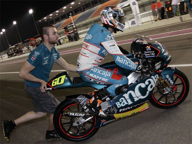Simón (Aprilia) lidera el primer entrenamiento de Qatar