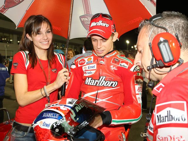 Stoner se lleva el mejor tiempo del Warm Up del lunes