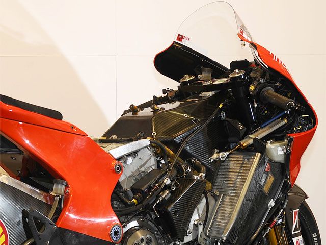 Desmosedici GP9, el primer chasis en fibra de carbono
