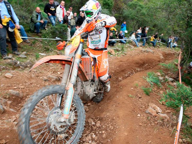 Iván Cervantes (KTM), líder en Enduro 3