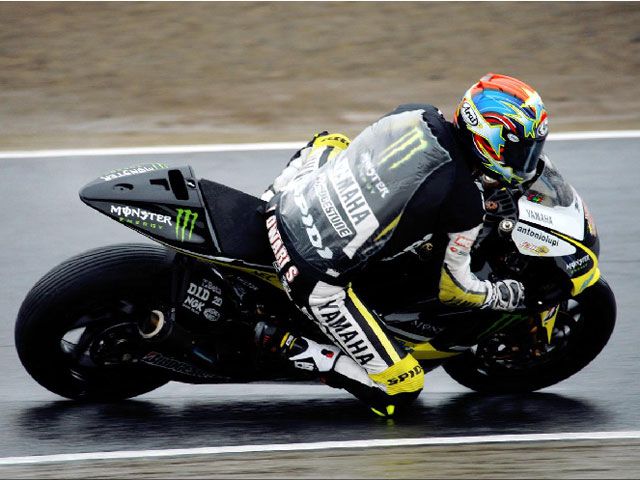 Edwards, Faubel y Simón los más rápidos bajo la lluvia