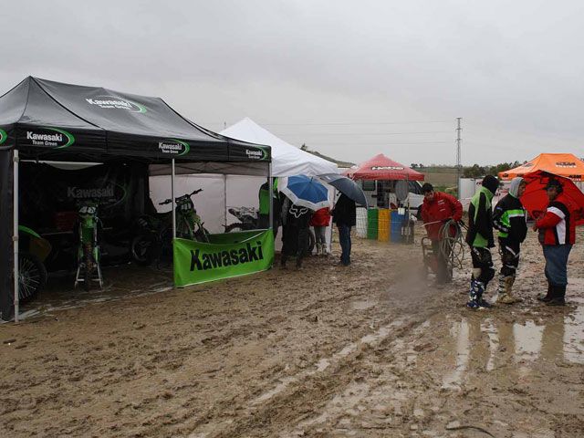 La lluvia y el barro suspenden la cuarta prueba de MX2
