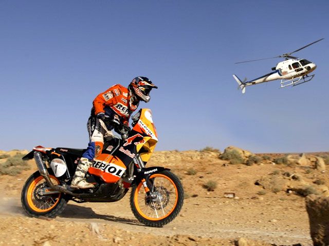 Marc Coma recupera puestos en el Rally de Túnez