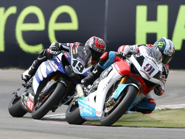 Vídeo de Superbike: Highlights de la primera carrera de Assen