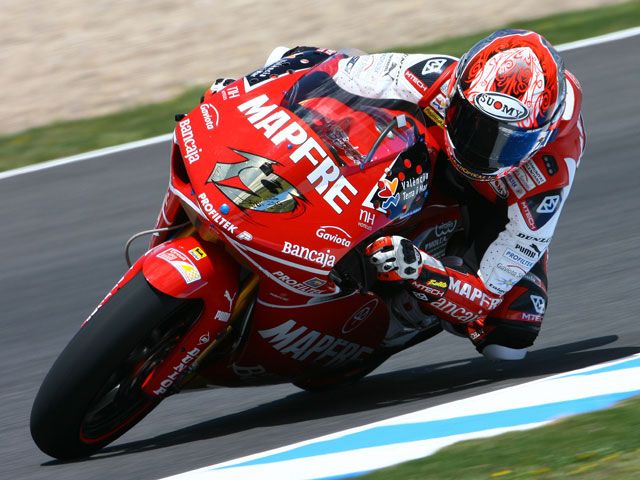 Alvaro Bautista comienza dominando el Gran Premio de España de Jerez