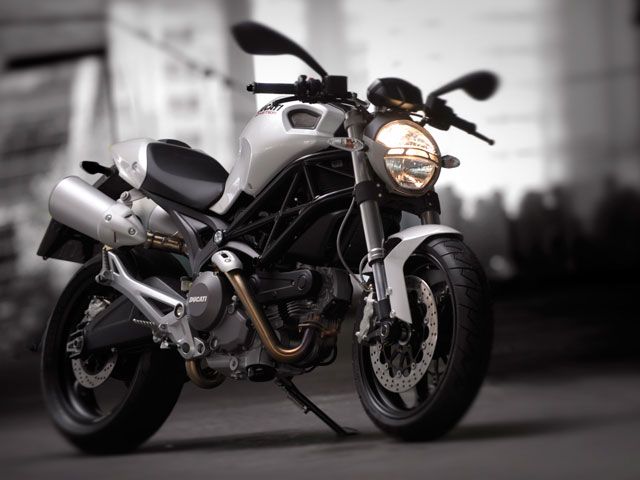 Ducati Monster 696 con seguro de regalo
