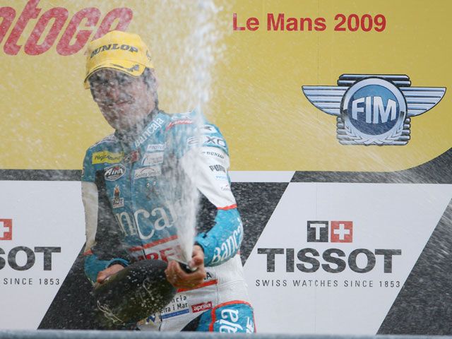 Simón (Aprilia) arrasa en el GP de Le Mans