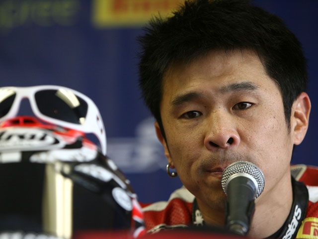 Haga (Ducati): "No esperaba mantener el ritmo de Fabrizio y Spies"