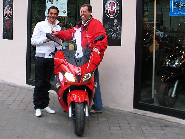 Alberto Contador va como una moto