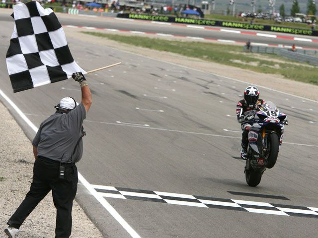 Ben Spies (Yamaha) consigue el doblete en casa