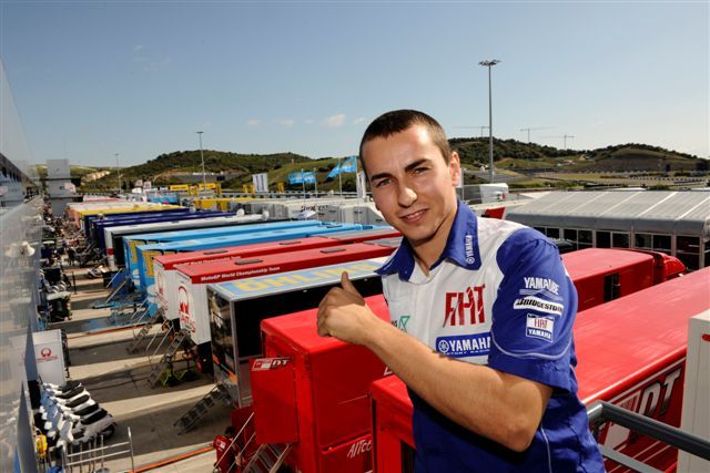 Los fans de Lorenzo tendrán una tribuna en Montmeló