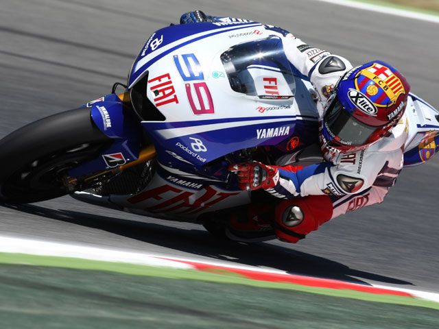 Jorge Lorenzo gana la pole a Valentino Rossi en Montmeló