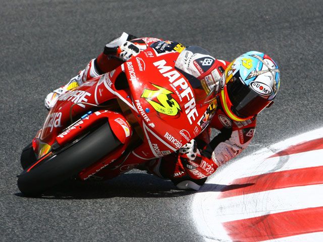 Bautista (Aprilia) gana una carrera incontestable
