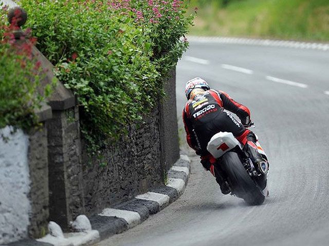 Steve Plater vence la carrera Senior en la Isla de Man