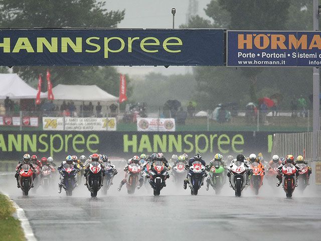 Berger y Petrucci ganan en Superstock