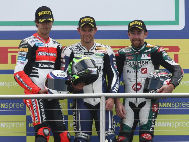 Crutchlow (Yamaha) suma su cuarta victoria en Donington