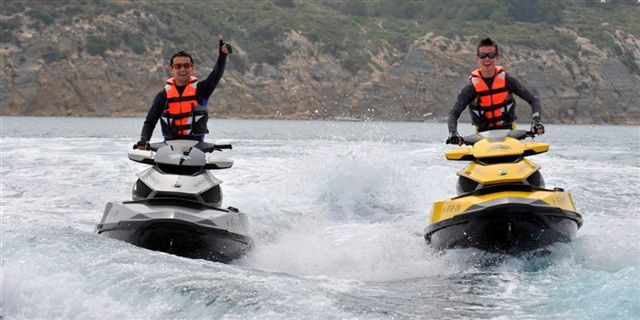 Héctor Barberá y Nico Terol en moto acuática y Can-Am Spyder