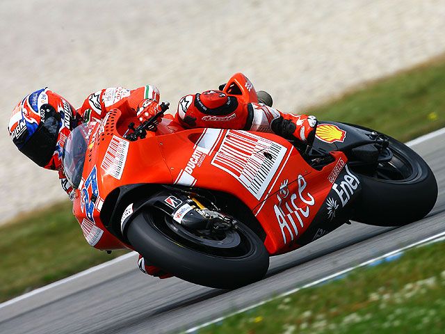 Stoner manda en los libres del viernes del GP de Alemania