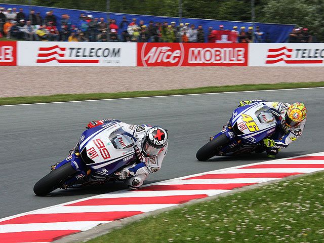 Rossi puede con Lorenzo y Pedrosa en el GP de Alemania