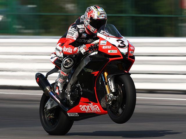 Biaggi hace valer el rodaje de Aprilia en el circuito de Brno