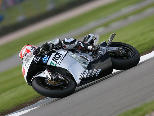 Hiroshi Aoyama, sin rival en Donington Park