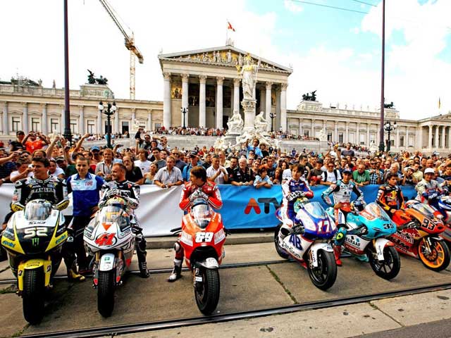 MotoGP desfila por el centro de Viena