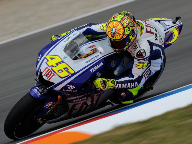 Rossi, pole y caída en el GP de Brno. Lorenzo 2º.