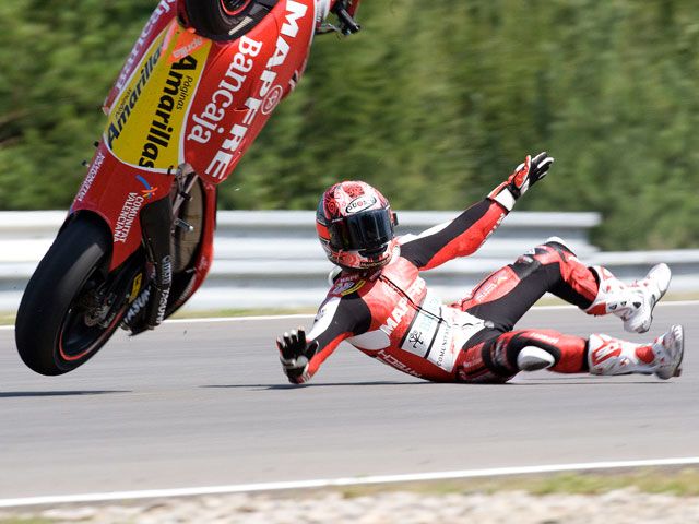 Fotos de la caída de Álvaro Bautista en Brno