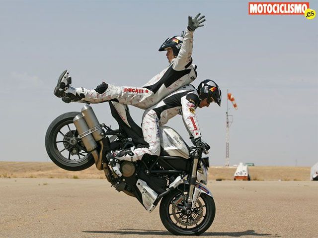 La Ducati Streetfighter en manos de Emilio Zamora