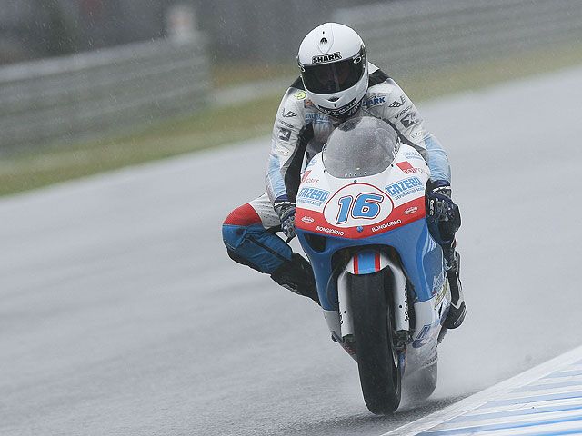 Cluzel sorprende a los "gallitos" de 250 cc
